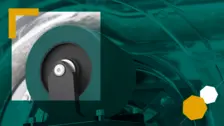 Nahaufnahme einer PERIPRO® Schlauchpumpe von NETZSCH, fokussiert auf die hochwertige Schlauch- und Rollenkonstruktion für industrielle Flüssigkeitstransporte.