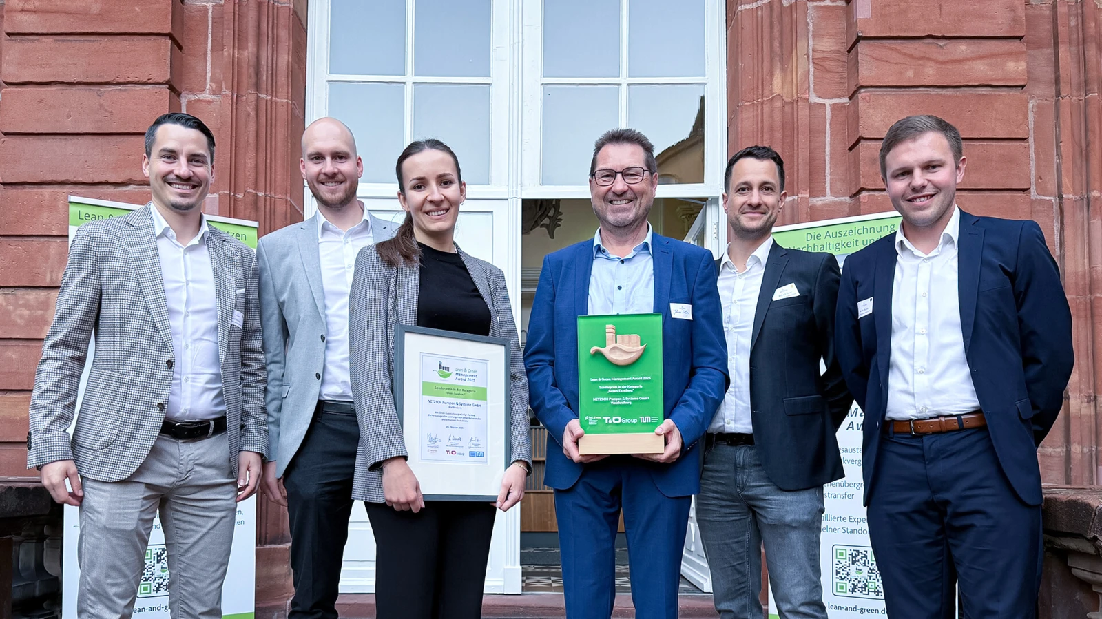 NETZSCH team celebrates winning the Lean & Green Management Award for sustainability, showcasing outstanding achievements and innovation.
